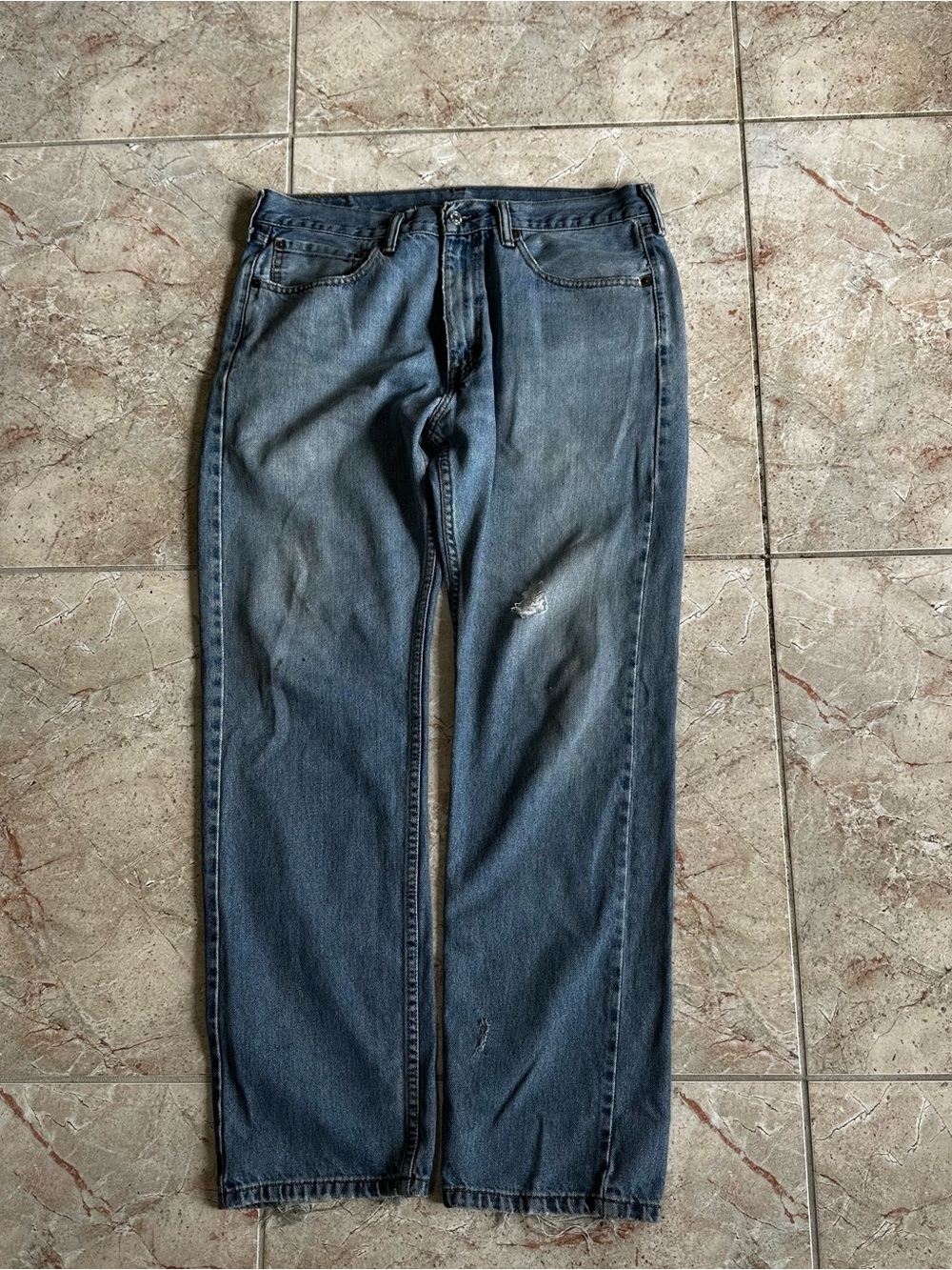Vintage Levi’s 505 Regular Fit Distressed Jeans 34x32